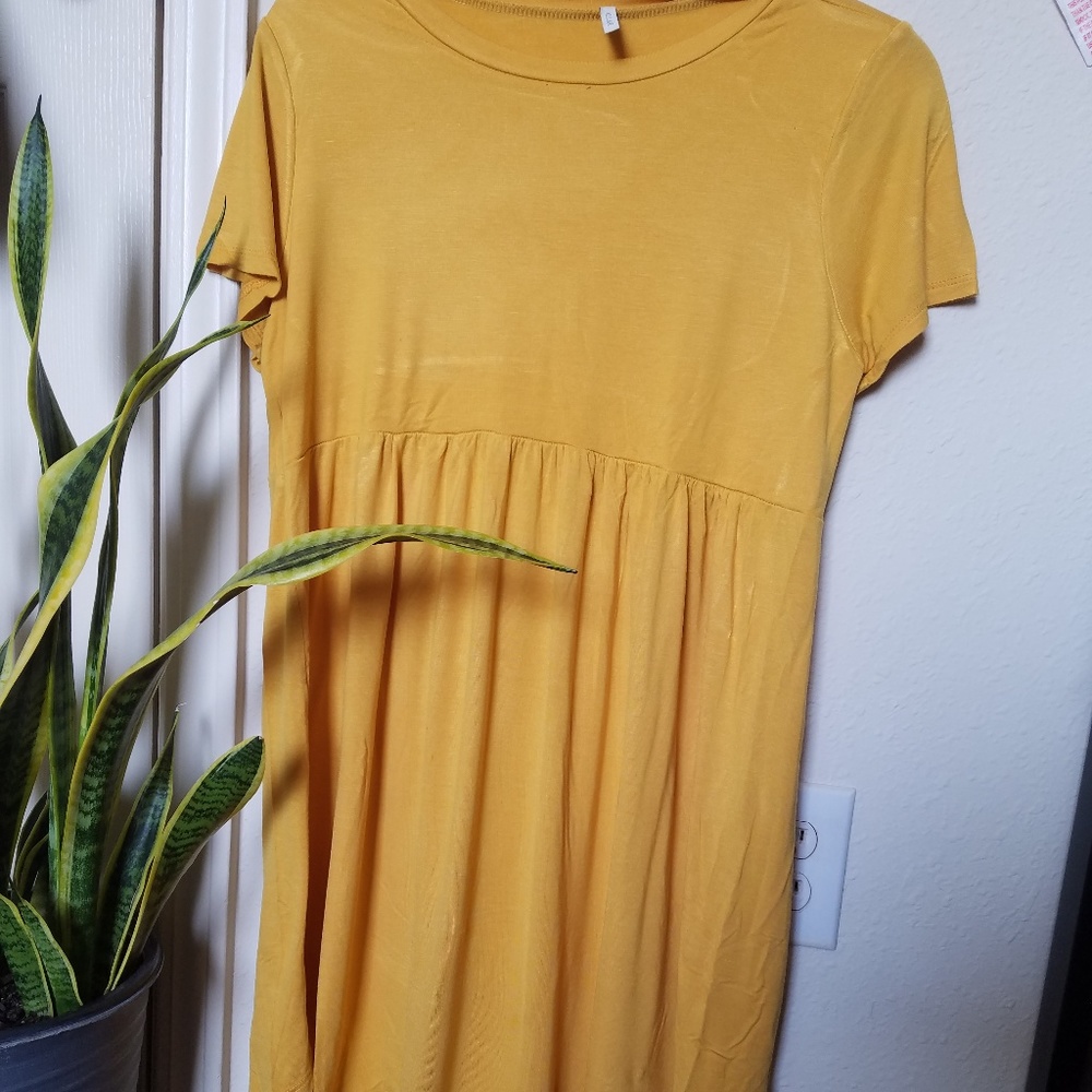 Flowy yellow shift dress